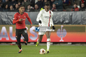 2024-02-22 - Rafael Leao of AC Milan, left Warmed Omari of Rennes during the UEFA Europa League, Play-off 2nd leg football match between Stade Rennais (Rennes) and AC Milan on February 22, 2024 at Roazhon Park in Rennes, France - FOOTBALL - EUROPA LEAGUE - RENNES V MILAN - UEFA EUROPA LEAGUE - SOCCER