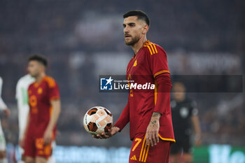 2024-02-22 - Lorenzo Pellegrini of Roma holds the official match ball during the UEFA Europa League, Play-off, 2nd leg football match between AS Roma and Feyenoord on February 22, 2024 at Stadio Olimpico in Rome, Italy - FOOTBALL - EUROPA LEAGUE - ROMA V FEYENOORD - UEFA EUROPA LEAGUE - SOCCER