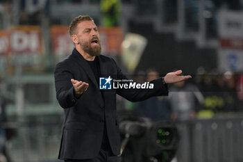 2024-03-07 - Daniele De Rossi coach of AS Roma;  during the UEFA Europa League 2023-2024 road of 16 football match between AS Roma and Brighton at the Olympic Stadium in Rome on March 07, 2024. - ROMA VS BRIGHTON & HOVE ALBION - UEFA EUROPA LEAGUE - SOCCER