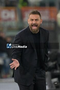 2024-03-07 - Daniele De Rossi coach of AS Roma;  during the UEFA Europa League 2023-2024 road of 16 football match between AS Roma and Brighton at the Olympic Stadium in Rome on March 07, 2024. - ROMA VS BRIGHTON & HOVE ALBION - UEFA EUROPA LEAGUE - SOCCER