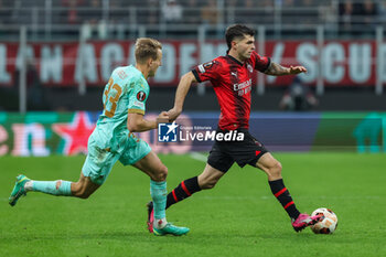 2024-03-07 - Christian Pulisic of AC Milan seen in action with Ondrej Zmrsly of SK Slavia Praha during UEFA Europa League 2023/24 Round of 16 - 1st  leg football match between AC Milan and SK Slavia Praha at San Siro Stadium, Milan, Italy on March 07, 2024 - MILAN VS SLAVIA PRAHA - UEFA EUROPA LEAGUE - SOCCER