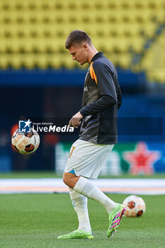 2024-03-14 - Quentin Merlin of Olympique de Marseille warms up during the UEFA Europa League, Round of 16, 2nd leg football match between Villarreal CF and Olympique de Marseille on March 14, 2024 at Estadio de la Ceramica in Villarreal, Spain - FOOTBALL - EUROPA LEAGUE - VILLARREAL V MARSEILLE - UEFA EUROPA LEAGUE - SOCCER