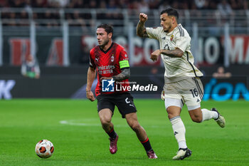 2024-04-11 - Davide Calabria of AC Milan competes for the ball with Leandro Paredes of AS Roma during UEFA Europa League 2023/24 Quarter Finals - 1st  leg football match between AC Milan and AS Roma at San Siro Stadium, Milan, Italy on April 11, 2024 - AC MILAN VS AS ROMA - UEFA EUROPA LEAGUE - SOCCER