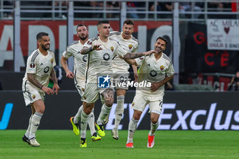 2024-04-11 - Gianluca Mancini of AS Roma celebrates with his team mates after scoring a goal during UEFA Europa League 2023/24 Quarter Finals - 1st  leg football match between AC Milan and AS Roma at San Siro Stadium, Milan, Italy on April 11, 2024 - AC MILAN VS AS ROMA - UEFA EUROPA LEAGUE - SOCCER