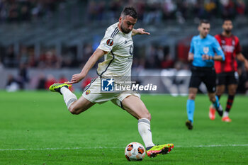2024-04-11 - Bryan Cristante of AS Roma seen in action during UEFA Europa League 2023/24 Quarter Finals - 1st  leg football match between AC Milan and AS Roma at San Siro Stadium, Milan, Italy on April 11, 2024 - AC MILAN VS AS ROMA - UEFA EUROPA LEAGUE - SOCCER