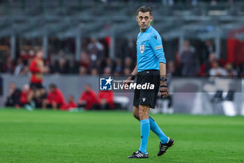 2024-04-11 - Referee Clement Turpin seen in action during UEFA Europa League 2023/24 Quarter Finals - 1st  leg football match between AC Milan and AS Roma at San Siro Stadium, Milan, Italy on April 11, 2024 - AC MILAN VS AS ROMA - UEFA EUROPA LEAGUE - SOCCER