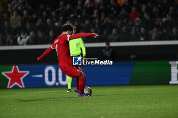 2024-04-18 - Mohamed Salah of Liverpool FC scores a penalty during the UEFA Europa League quarter finals second leg match between Atalanta BC and Liverpool FC on Avril 18, 2024 at Gewiss stadium in Bergamo, Italy. Credit: Tiziano Ballabio - ATALANTA BC VS LIVERPOOL FC - UEFA EUROPA LEAGUE - SOCCER
