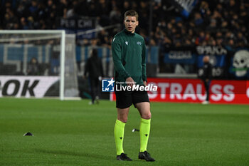 2024-04-18 - Referee Francois Letexier seen during the UEFA Europa League quarter finals second leg match between Atalanta BC and Liverpool FC on Avril 18, 2024 at Gewiss stadium in Bergamo, Italy. Credit: Tiziano Ballabio - ATALANTA BC VS LIVERPOOL FC - UEFA EUROPA LEAGUE - SOCCER