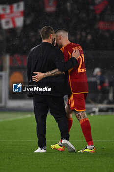 2024-04-18 - Daniele De Rossi and Gianluca Mancini of A.S. Roma during the UEFA Europa League Quarter-final second Leg match, between A.S. Roma vs A.C. Milan at the Olympic Stadium on April 18, 2024 in Rome, Italy. - AS ROMA VS AC MILAN - UEFA EUROPA LEAGUE - SOCCER