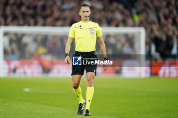 2024-04-18 - Referee Jose Maria Sanchez during the UEFA Europa League, Quater-Finals, 2nd Leg football match between West Ham United FC and Bayer 04 Leverkusen on 18 April 2024 at London Stadium in London, England - FOOTBALL - EUROPA LEAGUE - WEST HAM V BAYER LEVERKUSEN - UEFA EUROPA LEAGUE - SOCCER