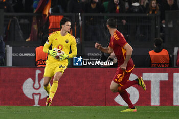 2024-05-02 - Mile Svilar of A.S. Roma during the UEFA Europa League semi-final first Leg match, between A.S. Roma vs Bayer Leverkusen at the Olympic Stadium on 2 May, 2024 in Rome, Italy. - AS ROMA VS BAYER 04 LEVERKUSEN - UEFA EUROPA LEAGUE - SOCCER