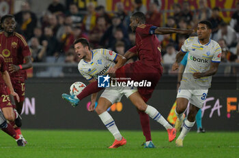 2024-10-24 - Roma’s Evan Ndicka and Dynamo Kyiv's Nazar Voloshyn during the UEFA Europa League 2024-2025  football match between AS Roma and FC Dynamo Kyiv at the Olympic Stadium in Rome on October 24, 2024. - AS ROMA VS FC DYNAMO KYIV - UEFA EUROPA LEAGUE - SOCCER