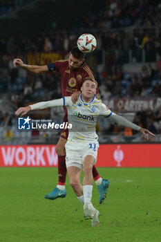 2024-10-24 - Roma’s Lorenzo Pellegrini and Dynamo Kyiv's Vladyslav Vanat during the UEFA Europa League 2024-2025  football match between AS Roma and FC Dynamo Kyiv at the Olympic Stadium in Rome on October 24, 2024. - AS ROMA VS FC DYNAMO KYIV - UEFA EUROPA LEAGUE - SOCCER