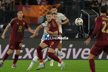 2024-10-24 - Roma’s Artem Dovbyk during the UEFA Europa League 2024-2025  football match between AS Roma and FC Dynamo Kyiv at the Olympic Stadium in Rome on October 24, 2024. - AS ROMA VS FC DYNAMO KYIV - UEFA EUROPA LEAGUE - SOCCER