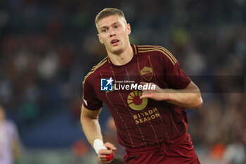 2024-09-26 - Rome, Italy 26.9.2024: Artem Dovbyk of Roma score the goal and celebrate with the team during the UEFA Europa League 2024-2025 day 1, football match between AS Roma vs Athletic Club Bilbao at Olympic Stadium in Rome. - AS ROMA VS ATHLETIC BILBAO - UEFA EUROPA LEAGUE - SOCCER