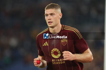 2024-09-26 - Rome, Italy 26.9.2024: Artem Dovbyk of Roma score the goal and celebrate with the team during the UEFA Europa League 2024-2025 day 1, football match between AS Roma vs Athletic Club Bilbao at Olympic Stadium in Rome. - AS ROMA VS ATHLETIC BILBAO - UEFA EUROPA LEAGUE - SOCCER