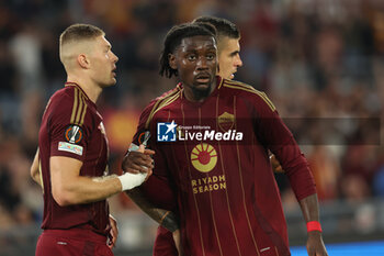 2024-09-26 - Rome, Italy 26.9.2024: Artem Dovbyk of Roma score the goal and celebrate with the team during the UEFA Europa League 2024-2025 day 1, football match between AS Roma vs Athletic Club Bilbao at Olympic Stadium in Rome. - AS ROMA VS ATHLETIC BILBAO - UEFA EUROPA LEAGUE - SOCCER