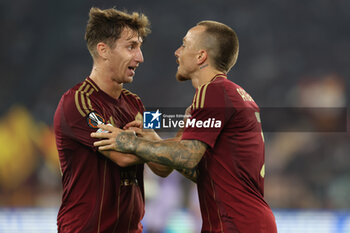 2024-09-26 - Rome, Italy 26.9.2024: Tommaso Baldanzi of Roma, Angelino of Roma score the goal and celebrate with the team during the UEFA Europa League 2024-2025 day 1, football match between AS Roma vs Athletic Club Bilbao at Olympic Stadium in Rome. - AS ROMA VS ATHLETIC BILBAO - UEFA EUROPA LEAGUE - SOCCER