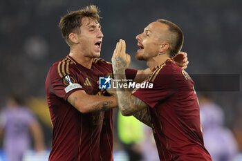 2024-09-26 - Rome, Italy 26.9.2024: Tommaso Baldanzi of Roma, Angelino of Roma score the goal and celebrate with the team during the UEFA Europa League 2024-2025 day 1, football match between AS Roma vs Athletic Club Bilbao at Olympic Stadium in Rome. - AS ROMA VS ATHLETIC BILBAO - UEFA EUROPA LEAGUE - SOCCER