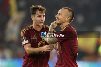 2024-09-26 - Rome, Italy 26.9.2024: Tommaso Baldanzi of Roma, Angelino of Roma score the goal and celebrate with the team during the UEFA Europa League 2024-2025 day 1, football match between AS Roma vs Athletic Club Bilbao at Olympic Stadium in Rome. - AS ROMA VS ATHLETIC BILBAO - UEFA EUROPA LEAGUE - SOCCER