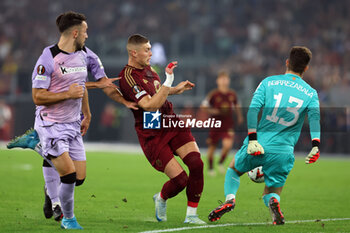 2024-09-26 - Rome, Italy 26.9.2024: Agirrezabala of Athletic Bilbao, \Artem Dovbyk of Roma, Vivian of Athletic Bilbao during the UEFA Europa League 2024-2025 day 1, football match between AS Roma vs Athletic Club Bilbao at Olympic Stadium in Rome. - AS ROMA VS ATHLETIC BILBAO - UEFA EUROPA LEAGUE - SOCCER