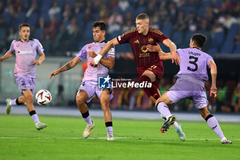 2024-09-26 - Rome, Italy 26.9.2024: Paredes of Athletic Bilbao, Artem Dovbyk of Roma, Vivian of Athletic Bilbao during the UEFA Europa League 2024-2025 day 1, football match between AS Roma vs Athletic Club Bilbao at Olympic Stadium in Rome. - AS ROMA VS ATHLETIC BILBAO - UEFA EUROPA LEAGUE - SOCCER