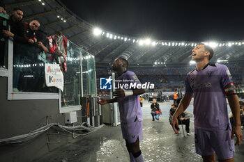 2024-09-26 - Rome, Italy 26.9.2024: De Marcos and Williams of Athletic Bilbao they scold the fans at the end of the match for throwing smoke bombs at the opposing fans in the UEFA Europa League 2024-2025 day 1, football match between AS Roma vs Athletic Club Bilbao at Olympic Stadium in Rome. - AS ROMA VS ATHLETIC BILBAO - UEFA EUROPA LEAGUE - SOCCER