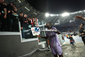 2024-09-26 - Rome, Italy 26.9.2024: De Marcos and Williams of Athletic Bilbao they scold the fans at the end of the match for throwing smoke bombs at the opposing fans in the UEFA Europa League 2024-2025 day 1, football match between AS Roma vs Athletic Club Bilbao at Olympic Stadium in Rome. - AS ROMA VS ATHLETIC BILBAO - UEFA EUROPA LEAGUE - SOCCER