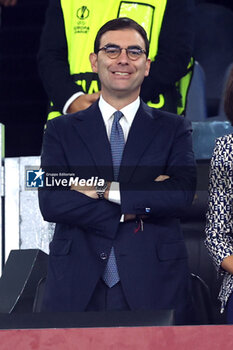 2024-09-26 - Rome, Italy 26.9.2024: New CEO AS Roma Lorenzo Vitali in the stands (behind Florent Ghisolfi) sings the Roma anthem before the UEFA Europa League 2024-2025 day 1, football match between AS Roma vs Athletic Club Bilbao at Olympic Stadium in Rome. - AS ROMA VS ATHLETIC BILBAO - UEFA EUROPA LEAGUE - SOCCER