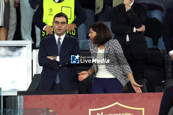 2024-09-26 - Rome, Italy 26.9.2024: New CEO AS Roma Lorenzo Vitali in the stands (behind Florent Ghisolfi) sings the Roma anthem before the UEFA Europa League 2024-2025 day 1, football match between AS Roma vs Athletic Club Bilbao at Olympic Stadium in Rome. - AS ROMA VS ATHLETIC BILBAO - UEFA EUROPA LEAGUE - SOCCER