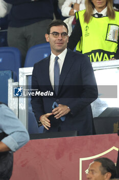 2024-09-26 - Rome, Italy 26.9.2024: New CEO AS Roma Lorenzo Vitali in the stands (behind Florent Ghisolfi) sings the Roma anthem before the UEFA Europa League 2024-2025 day 1, football match between AS Roma vs Athletic Club Bilbao at Olympic Stadium in Rome. - AS ROMA VS ATHLETIC BILBAO - UEFA EUROPA LEAGUE - SOCCER