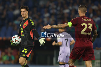 2024-09-26 - Rome, Italy 26.9.2024: Mile Svilar of Roma, Gianluca Mancini of Romaduring the UEFA Europa League 2024-2025 day 1, football match between AS Roma vs Athletic Club Bilbao at Olympic Stadium in Rome. - AS ROMA VS ATHLETIC BILBAO - UEFA EUROPA LEAGUE - SOCCER