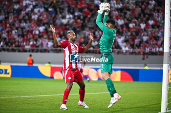 2024-10-03 - 9 Ayoub El Kaabi of Olympiacos FC competing with 1 Matheus of SC Braga during the Europa League, Matchday 2 match between Olympiacos FC and SC Braga at Georgios Karaiskakis Stadium on October 3, 2024, in Piraeus, Greece. - OLYMPIACOS FC VS SC BRAGA - UEFA EUROPA LEAGUE - SOCCER