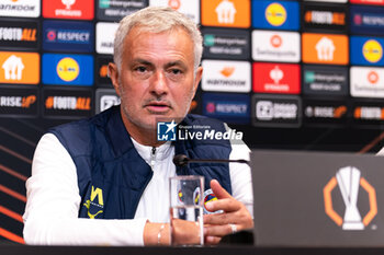 2024-10-03 - Coach Jose Mourinho of Fenerbahce after the UEFA Europa League, League Phase, Matchday 2 football match between FC Twente and Fenerbahce SK on October 3, 2024 at Grolsch veste in Enschede, Netherlands - FOOTBALL - EUROPA LEAGUE - TWENTE V FENERBAHCE - UEFA EUROPA LEAGUE - SOCCER