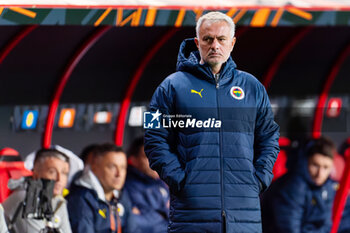 2024-10-03 - Coach Jose Mourinho of Fenerbahce during the UEFA Europa League, League Phase, Matchday 2 football match between FC Twente and Fenerbahce SK on October 3, 2024 at Grolsch veste in Enschede, Netherlands - FOOTBALL - EUROPA LEAGUE - TWENTE V FENERBAHCE - UEFA EUROPA LEAGUE - SOCCER