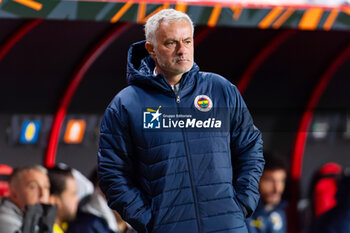 2024-10-03 - Coach Jose Mourinho of Fenerbahce during the UEFA Europa League, League Phase, Matchday 2 football match between FC Twente and Fenerbahce SK on October 3, 2024 at Grolsch veste in Enschede, Netherlands - FOOTBALL - EUROPA LEAGUE - TWENTE V FENERBAHCE - UEFA EUROPA LEAGUE - SOCCER