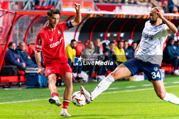 2024-10-03 - Ricky van Wolfswinkel of FC Twente battles for the ball with Sofyan Amrabat of Fenerbahce during the UEFA Europa League, League Phase, Matchday 2 football match between FC Twente and Fenerbahce SK on October 3, 2024 at Grolsch veste in Enschede, Netherlands - FOOTBALL - EUROPA LEAGUE - TWENTE V FENERBAHCE - UEFA EUROPA LEAGUE - SOCCER