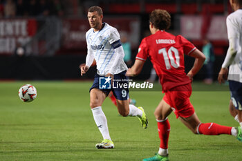 2024-10-03 - Edin Dzeko of Fenerbahce during the UEFA Europa League, League Phase, Matchday 2 football match between FC Twente and Fenerbahce SK on October 3, 2024 at Grolsch veste in Enschede, Netherlands - FOOTBALL - EUROPA LEAGUE - TWENTE V FENERBAHCE - UEFA EUROPA LEAGUE - SOCCER