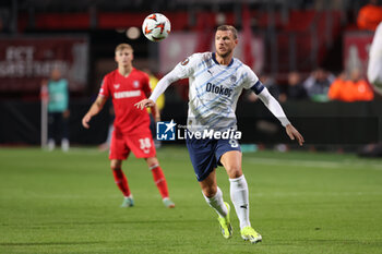 2024-10-03 - Edin Dzeko of Fenerbahce during the UEFA Europa League, League Phase, Matchday 2 football match between FC Twente and Fenerbahce SK on October 3, 2024 at Grolsch veste in Enschede, Netherlands - FOOTBALL - EUROPA LEAGUE - TWENTE V FENERBAHCE - UEFA EUROPA LEAGUE - SOCCER