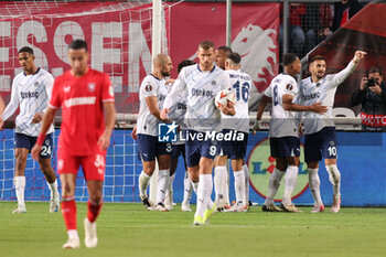 2024-10-03 - Dusan Tadic of Fenerbahce SK celebrates after scoring the goal during the UEFA Europa League, League Phase, Matchday 2 football match between FC Twente and Fenerbahce SK on October 3, 2024 at Grolsch veste in Enschede, Netherlands - FOOTBALL - EUROPA LEAGUE - TWENTE V FENERBAHCE - UEFA EUROPA LEAGUE - SOCCER