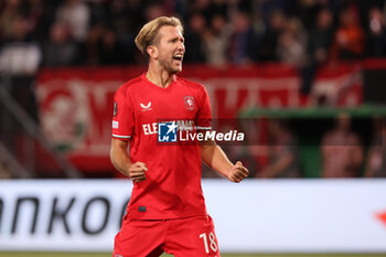 2024-10-03 - Michel Vlap of FC Twente celebrates after scoring the goal during the UEFA Europa League, League Phase, Matchday 2 football match between FC Twente and Fenerbahce SK on October 3, 2024 at Grolsch veste in Enschede, Netherlands - FOOTBALL - EUROPA LEAGUE - TWENTE V FENERBAHCE - UEFA EUROPA LEAGUE - SOCCER