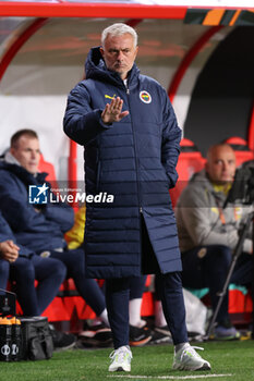 2024-10-03 - Coach Jose Mourinho of Fenerbahce during the UEFA Europa League, League Phase, Matchday 2 football match between FC Twente and Fenerbahce SK on October 3, 2024 at Grolsch veste in Enschede, Netherlands - FOOTBALL - EUROPA LEAGUE - TWENTE V FENERBAHCE - UEFA EUROPA LEAGUE - SOCCER