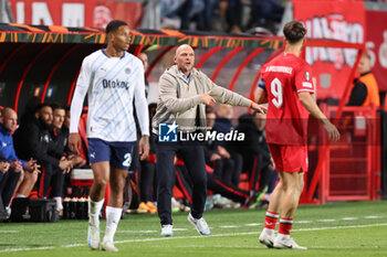 2024-10-03 - Coach Joseph Oosting of FC Twente during the UEFA Europa League, League Phase, Matchday 2 football match between FC Twente and Fenerbahce SK on October 3, 2024 at Grolsch veste in Enschede, Netherlands - FOOTBALL - EUROPA LEAGUE - TWENTE V FENERBAHCE - UEFA EUROPA LEAGUE - SOCCER