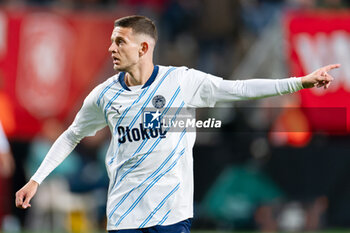 2024-10-03 - Sebastian Szymanski of Fenerbahce during the UEFA Europa League, League Phase, Matchday 2 football match between FC Twente and Fenerbahce SK on October 3, 2024 at Grolsch veste in Enschede, Netherlands - FOOTBALL - EUROPA LEAGUE - TWENTE V FENERBAHCE - UEFA EUROPA LEAGUE - SOCCER