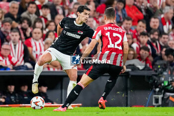 2024-10-03 - Alexandre Penetra of AZ Alkmaar battles for possession with Gorka Guruzeta of Athletic Club during the UEFA Europa League, League Phase, Matchday 2 football match between Athletic Club and AZ Alkmaar on October 3, 2024 at Estadio de San Mamés in Bilbao, Spain - FOOTBALL - EUROPA LEAGUE - ATHLETIC CLUB V AZ ALKMAAR - UEFA EUROPA LEAGUE - SOCCER