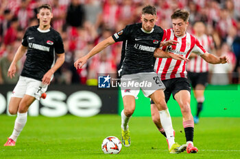 2024-10-03 - Zico Buurmeester of AZ Alkmaar battles for possession with Mikel Jaureguizar of Athletic Club during the UEFA Europa League, League Phase, Matchday 2 football match between Athletic Club and AZ Alkmaar on October 3, 2024 at Estadio de San Mamés in Bilbao, Spain - FOOTBALL - EUROPA LEAGUE - ATHLETIC CLUB V AZ ALKMAAR - UEFA EUROPA LEAGUE - SOCCER