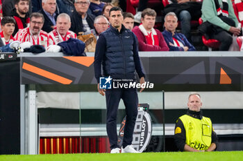 2024-10-03 - Head Coach Maarten Martens of AZ Alkmaar during the UEFA Europa League, League Phase, Matchday 2 football match between Athletic Club and AZ Alkmaar on October 3, 2024 at Estadio de San Mamés in Bilbao, Spain - FOOTBALL - EUROPA LEAGUE - ATHLETIC CLUB V AZ ALKMAAR - UEFA EUROPA LEAGUE - SOCCER