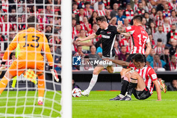 2024-10-03 - Peer Koopmeiners of AZ Alkmaar battles for possession with Yuri Berchiche of Athletic Club during the UEFA Europa League, League Phase, Matchday 2 football match between Athletic Club and AZ Alkmaar on October 3, 2024 at Estadio de San Mamés in Bilbao, Spain - FOOTBALL - EUROPA LEAGUE - ATHLETIC CLUB V AZ ALKMAAR - UEFA EUROPA LEAGUE - SOCCER