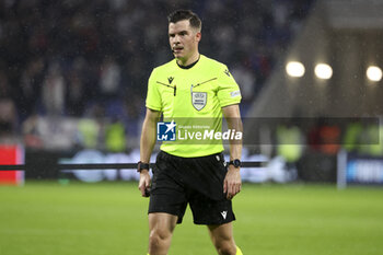 2024-10-24 - Referee Harm Osmers of Germany during the UEFA Europa League, League phase, matchday 3 football match between Olympique Lyonnais (Lyon) and Besiktas JK on 24 October 2024 at Groupama stadium in Decines-Charpieu near Lyon, France - FOOTBALL - EUROPA LEAGUE - LYON V BESIKTAS - UEFA EUROPA LEAGUE - SOCCER