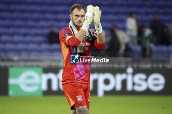 2024-10-24 - Lyon goalkeeper Lucas Perri salutes the supporters following the UEFA Europa League, League phase, matchday 3 football match between Olympique Lyonnais (Lyon) and Besiktas JK on 24 October 2024 at Groupama stadium in Decines-Charpieu near Lyon, France - FOOTBALL - EUROPA LEAGUE - LYON V BESIKTAS - UEFA EUROPA LEAGUE - SOCCER